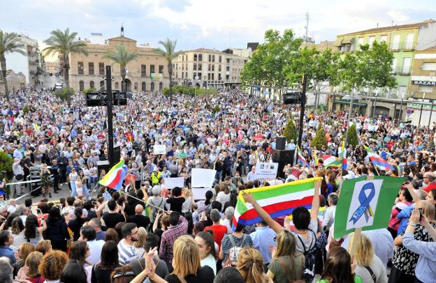 En el manifiesto que leyeron tras la manifestación animaron a Díaz a que visitase Linares.