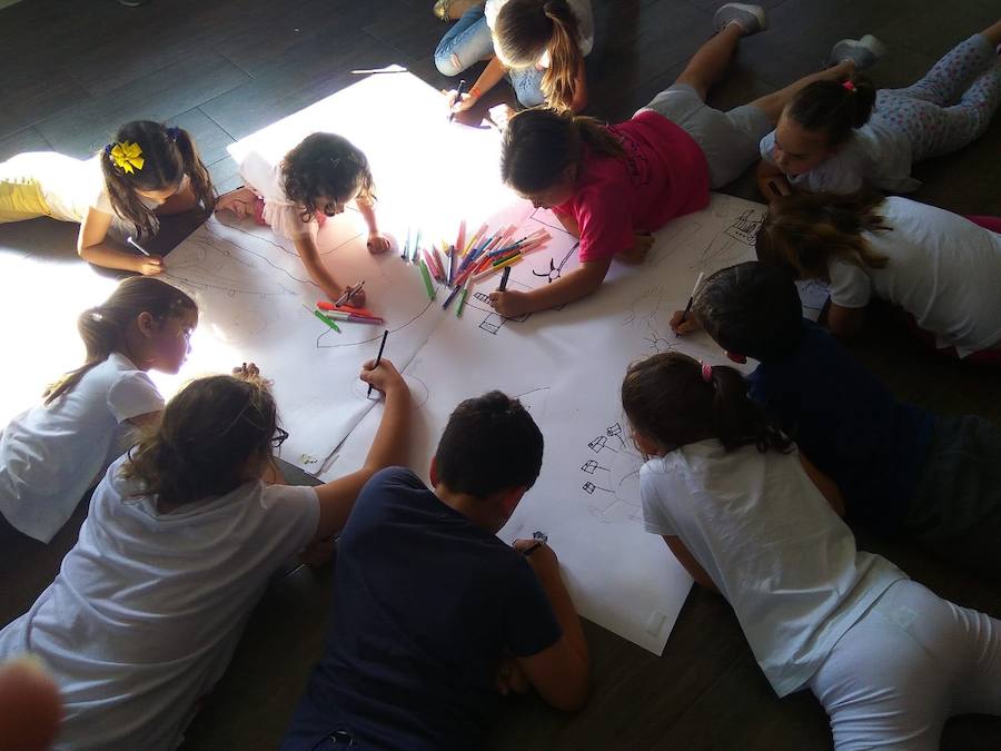 Más de una decena de críos han disfrutado de una actividad divertida y creativa