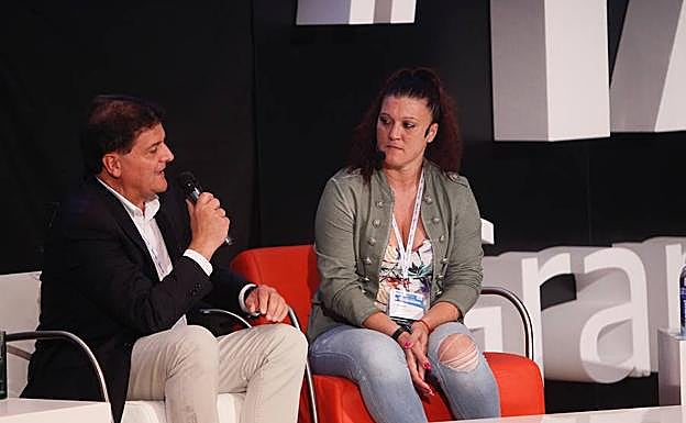 Juan Francisco Delgado, con la madre de Caroline del Valle