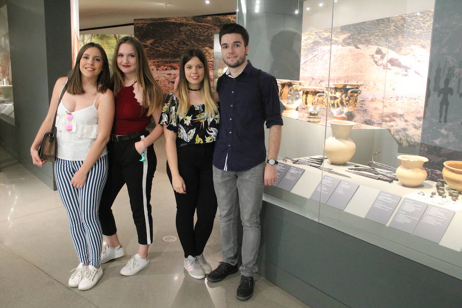 Cientos de jienenses salieron a la calle para asistir a alguna de las 70 actividades organizadas