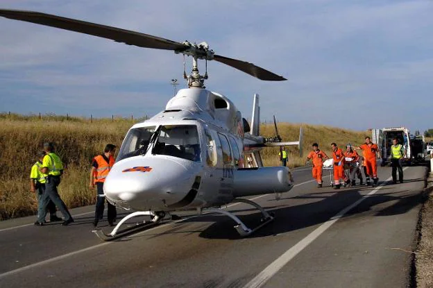 Rescate con un helicóptero del 061 de heridos en uno de los incontables siniestros ocurridos en la N-322.
