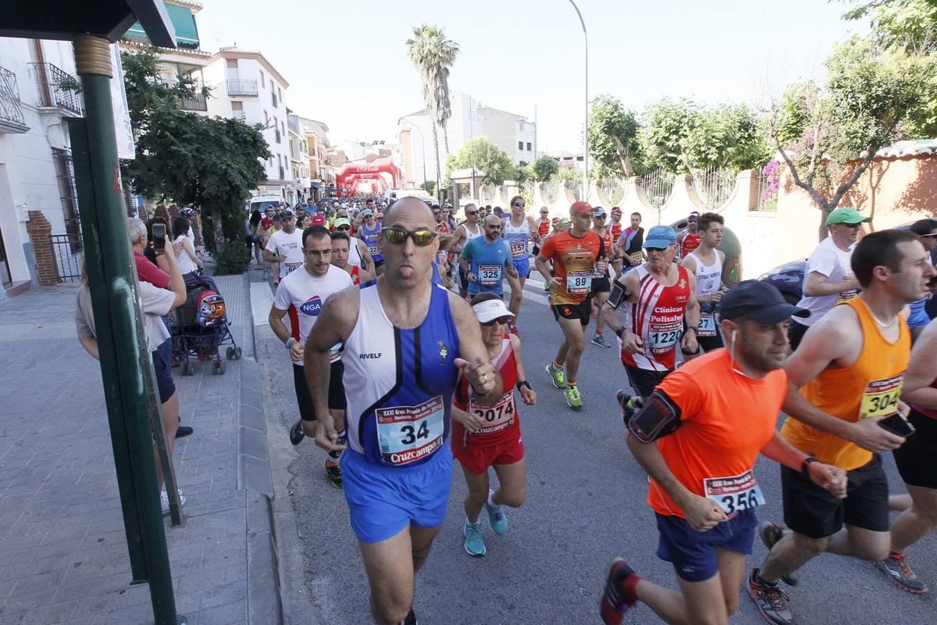 Manuel Santiago y Claudia Estévez se sobreponen al calor en Dúrcal