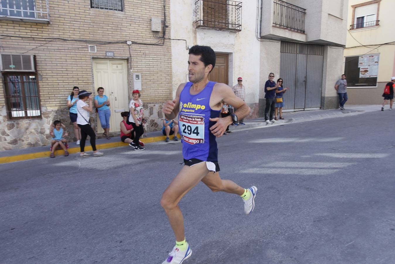 Manuel Santiago y Claudia Estévez se sobreponen al calor en Dúrcal