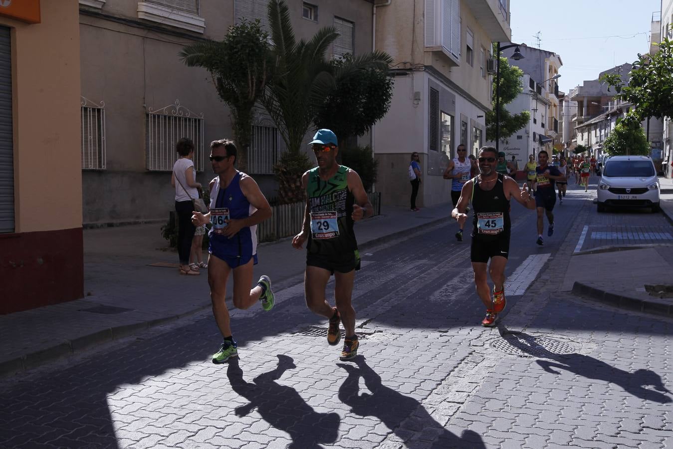 Manuel Santiago y Claudia Estévez se sobreponen al calor en Dúrcal