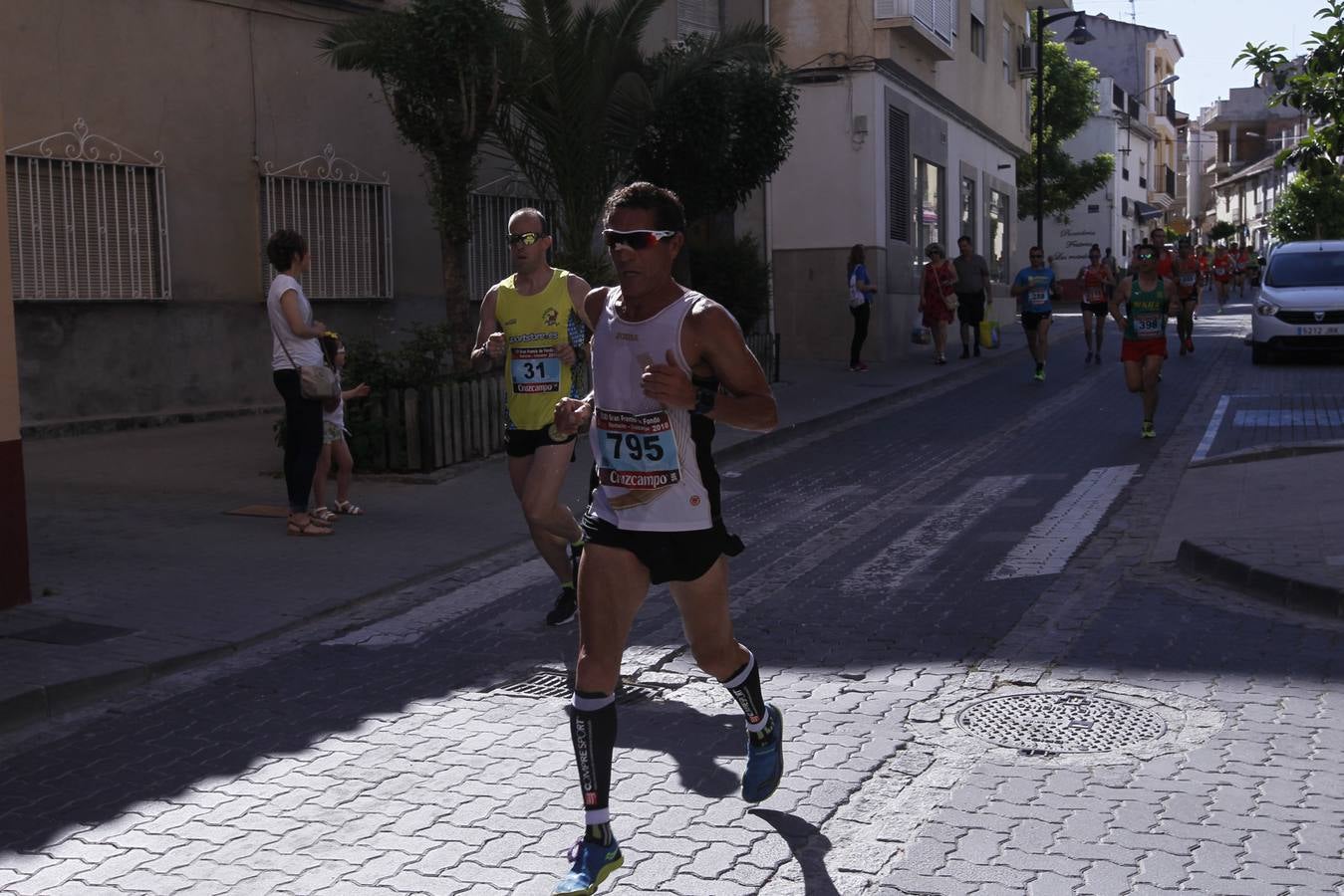 Manuel Santiago y Claudia Estévez se sobreponen al calor en Dúrcal