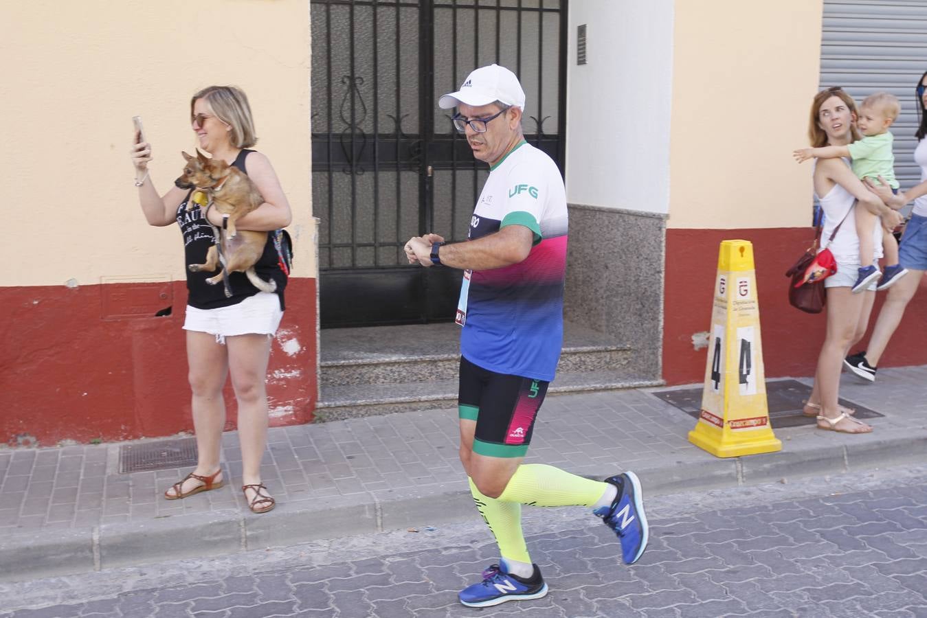 Manuel Santiago y Claudia Estévez se sobreponen al calor en Dúrcal