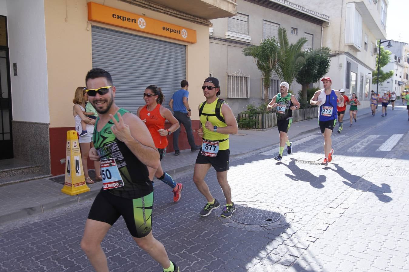 Manuel Santiago y Claudia Estévez se sobreponen al calor en Dúrcal