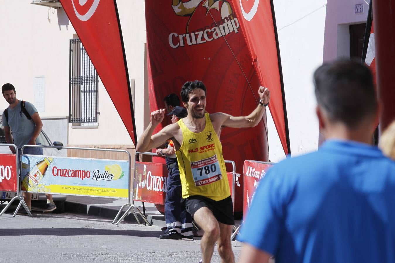 Manuel Santiago y Claudia Estévez se sobreponen al calor en Dúrcal