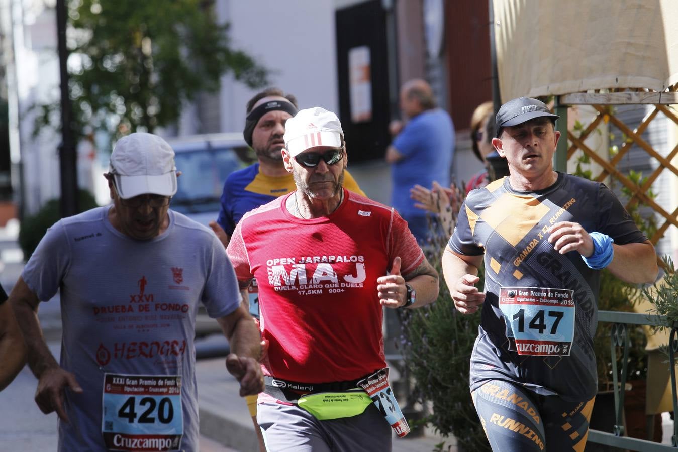 Manuel Santiago y Claudia Estévez se sobreponen al calor en Dúrcal