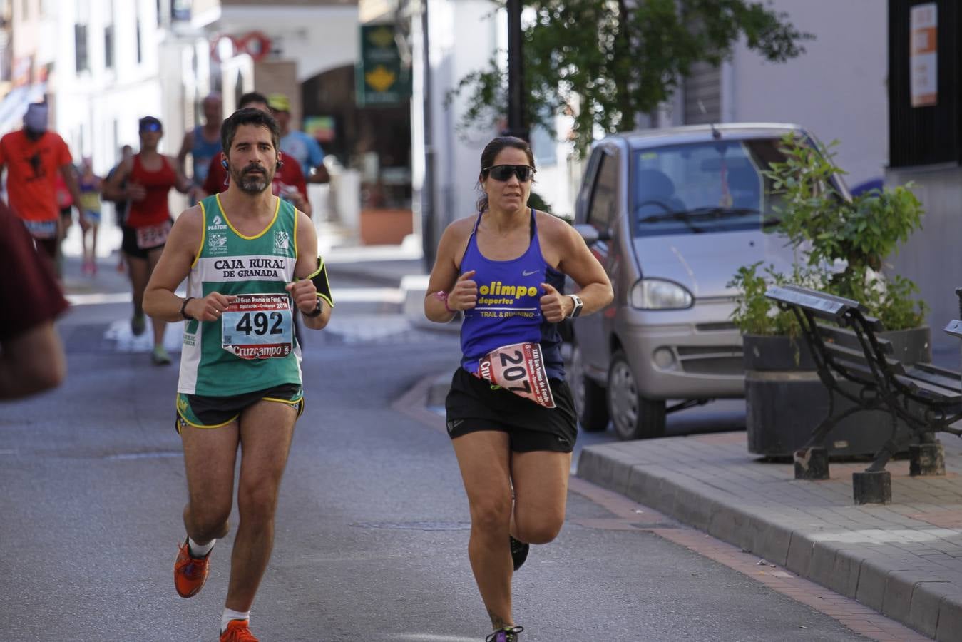 Manuel Santiago y Claudia Estévez se sobreponen al calor en Dúrcal