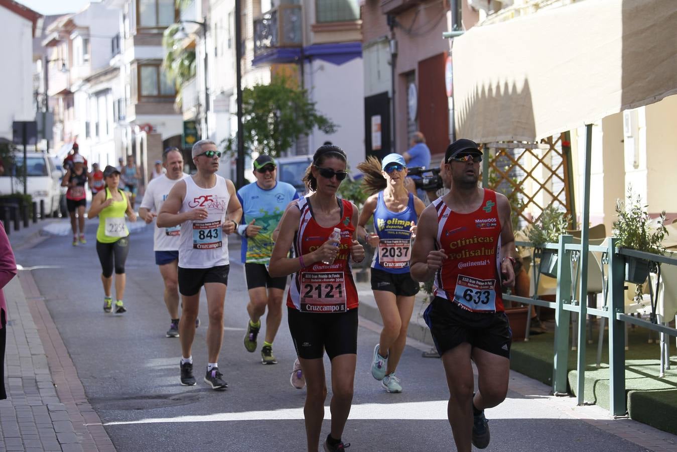 Manuel Santiago y Claudia Estévez se sobreponen al calor en Dúrcal