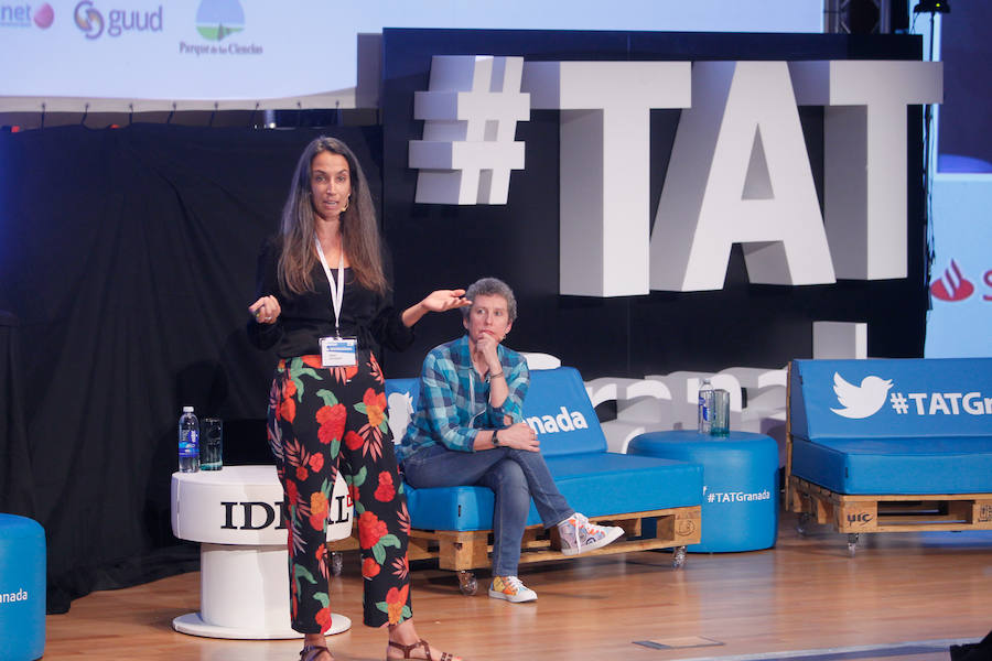 Sara Lorenzo, del equipo de marketing de 'En Clave RAE', durante su intervención en la segunda jornada de la sexta edición de TAT Granada.