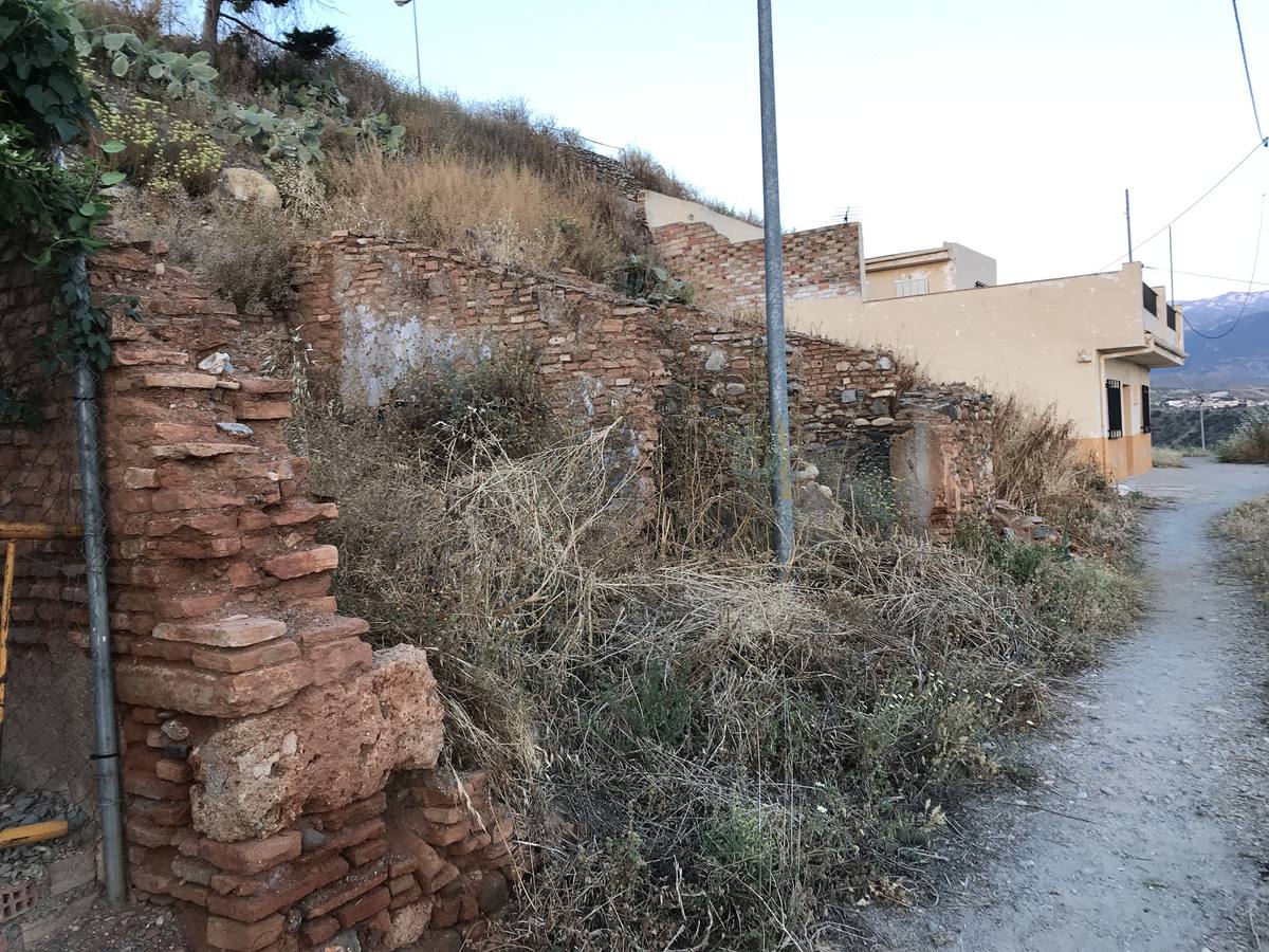 Tres de los nuevos lugares en runas de Granada se sitúan en la calle Perchel Bajo.