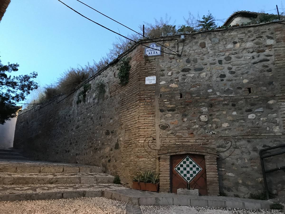 Los números 18 y 20 de la calle Almanzora Alta también han sido declarados ruina física inminente.