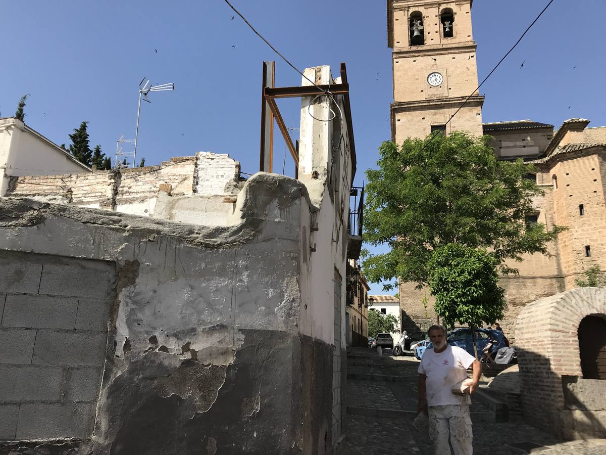 Otro de los edificios declarados en ruinas en los últimos tres años es este situado en la plaza del Salvador número 12.