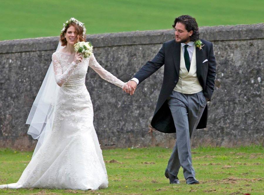La pareja contrajo matrimonio en un castillo de 900 años de antigüedad en Escocia