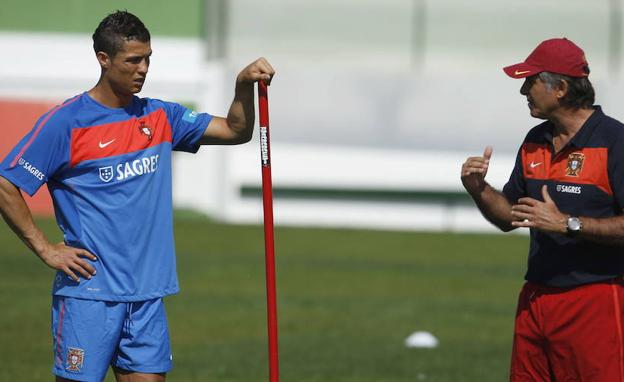 Cristiano y Queiroz, en un entrenamiento de Portugal. 