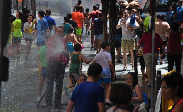 10.000 personas participan en la tradicional Carrera del Agua de Lanjarón