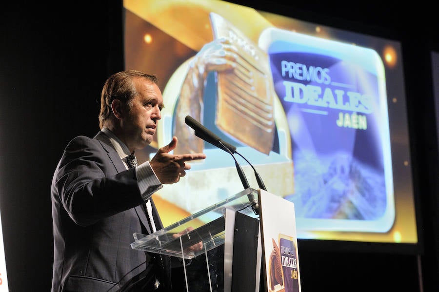 En la entrega de los IDEALES hubo emoción, risas y en los discursos también hubo cabida para las reivindicaciones