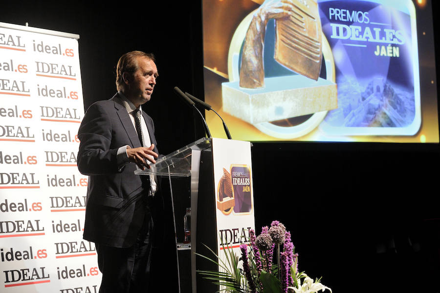 En la entrega de los IDEALES hubo emoción, risas y en los discursos también hubo cabida para las reivindicaciones