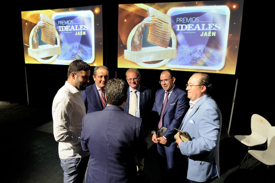 En la entrega de los IDEALES hubo emoción, risas y en los discursos también hubo cabida para las reivindicaciones