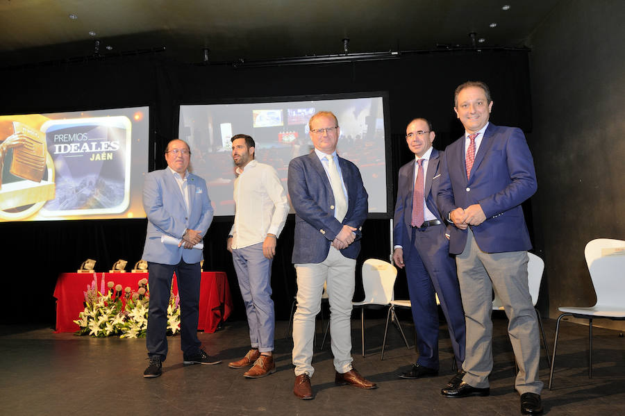 En la entrega de los IDEALES hubo emoción, risas y en los discursos también hubo cabida para las reivindicaciones