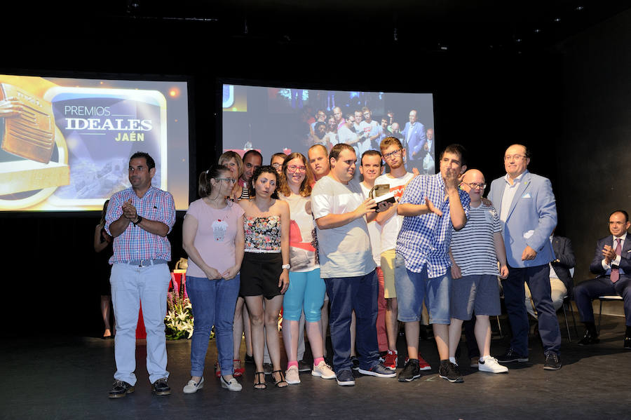 En la entrega de los IDEALES hubo emoción, risas y en los discursos también hubo cabida para las reivindicaciones