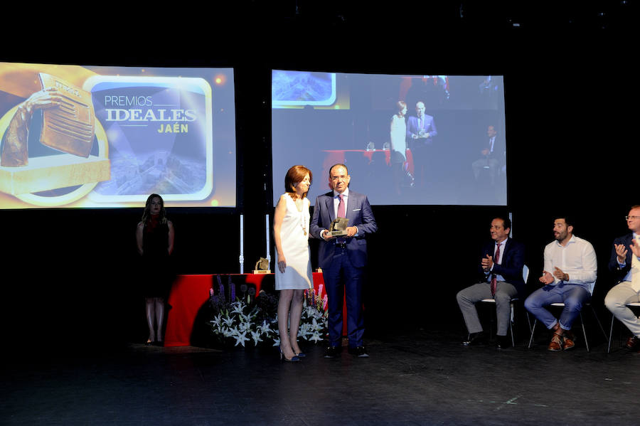 En la entrega de los IDEALES hubo emoción, risas y en los discursos también hubo cabida para las reivindicaciones