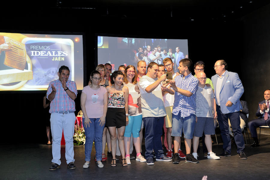 En la entrega de los IDEALES hubo emoción, risas y en los discursos también hubo cabida para las reivindicaciones