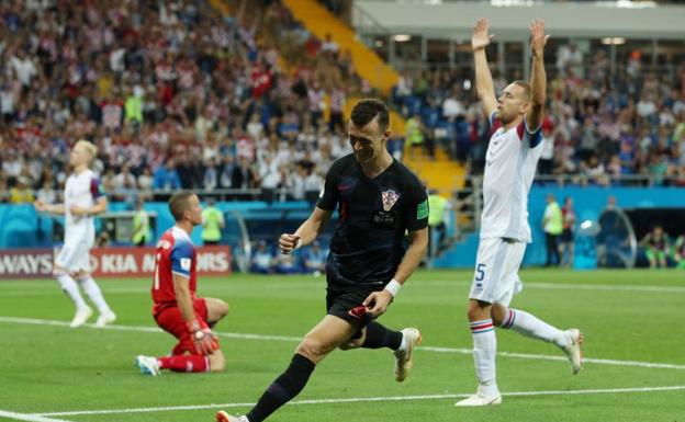 Perisic celebra el tanto que selló el triunfo de Croacia. 