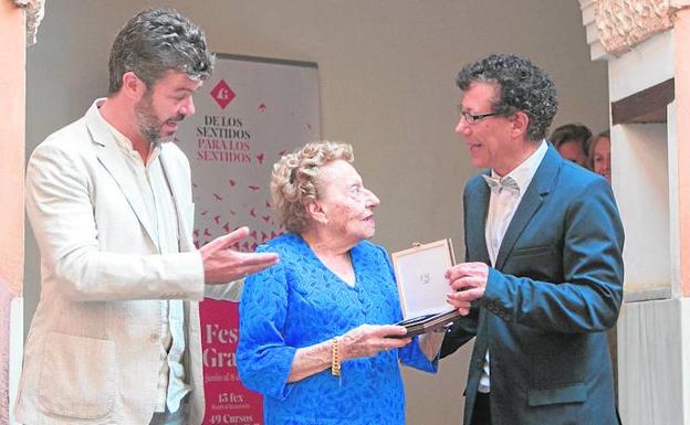 El director del Festival, Pablo Heras-Casado, Ángela Barrios y Reynaldo Fernández, director del Patronato de la Alhambra.