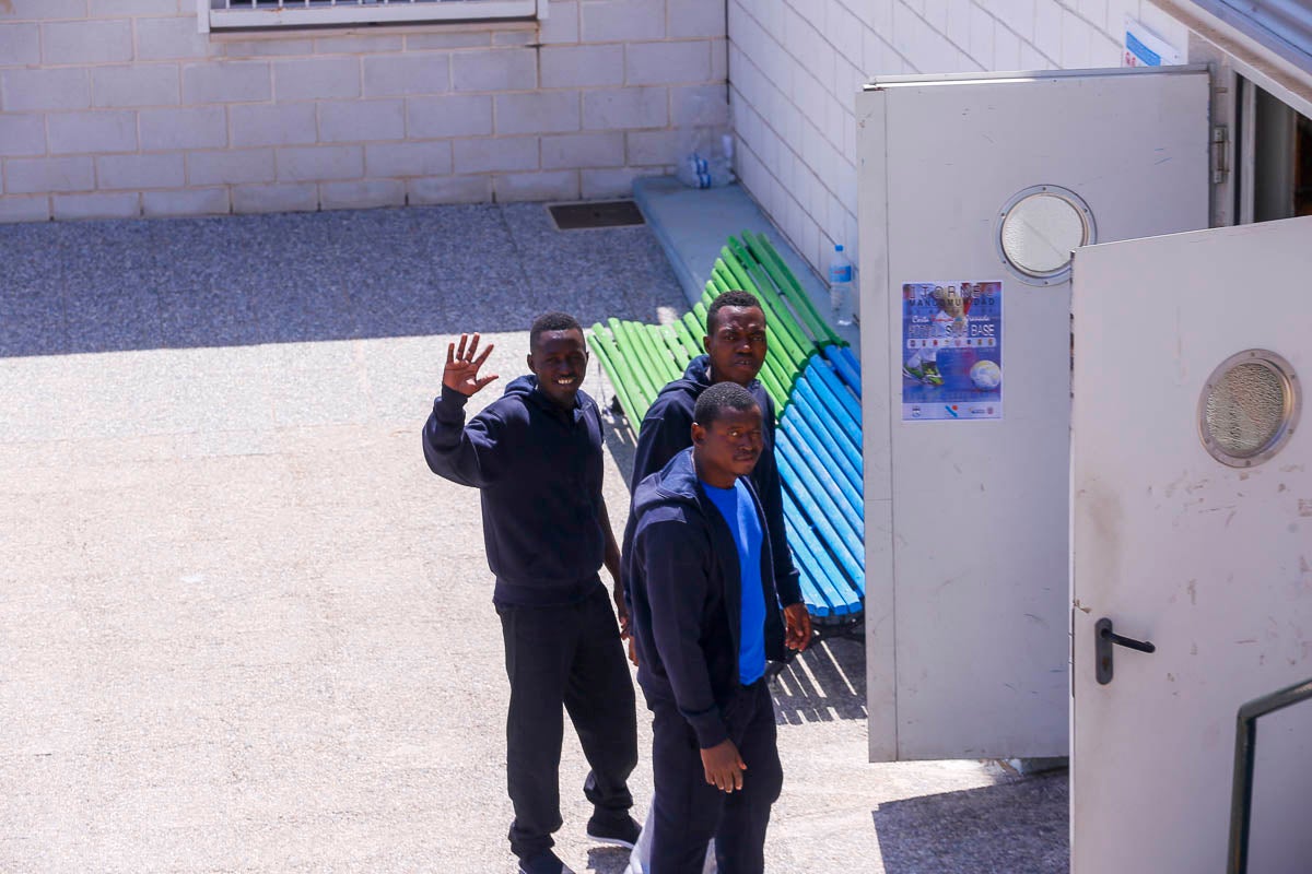 Cruz Roja está a la espera de recibir los permisos para poder para trasladar a las madres con hijos a hostales 