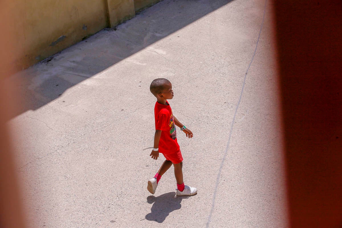 Cruz Roja está a la espera de recibir los permisos para poder para trasladar a las madres con hijos a hostales 