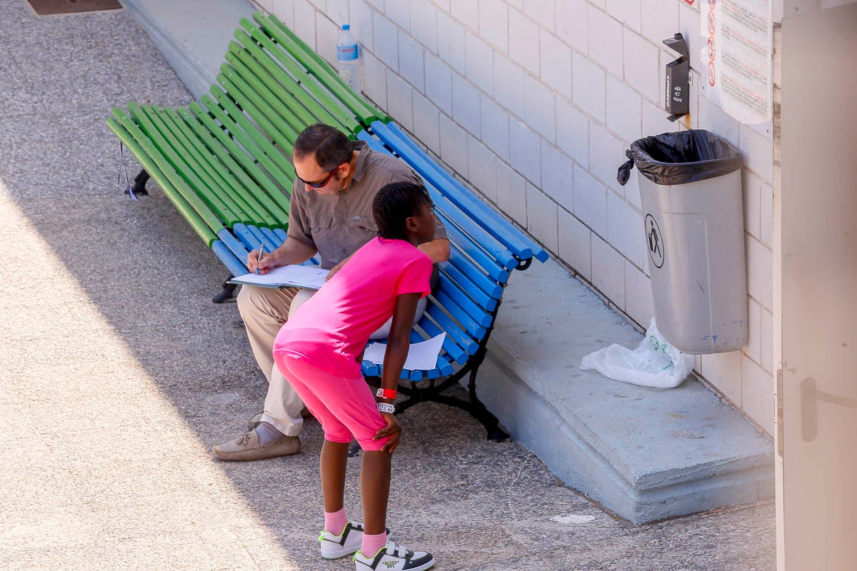 Cruz Roja está a la espera de recibir los permisos para poder para trasladar a las madres con hijos a hostales 