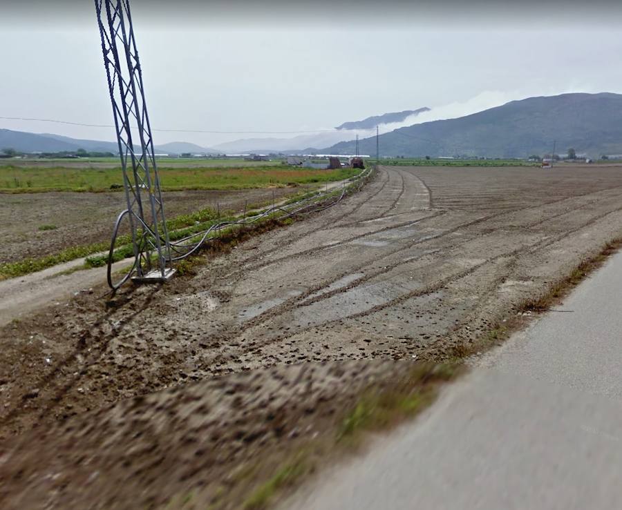 Imagen del Camino de los Juncos, donde se encuentra una de las parcelas incluídas en el listado de ruinas del Ayuntamiento de Granada.