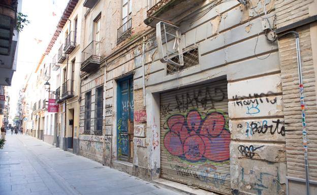 Inmueble de la calle Moral de la Magdalena número 23, declarado ruina física inminente.