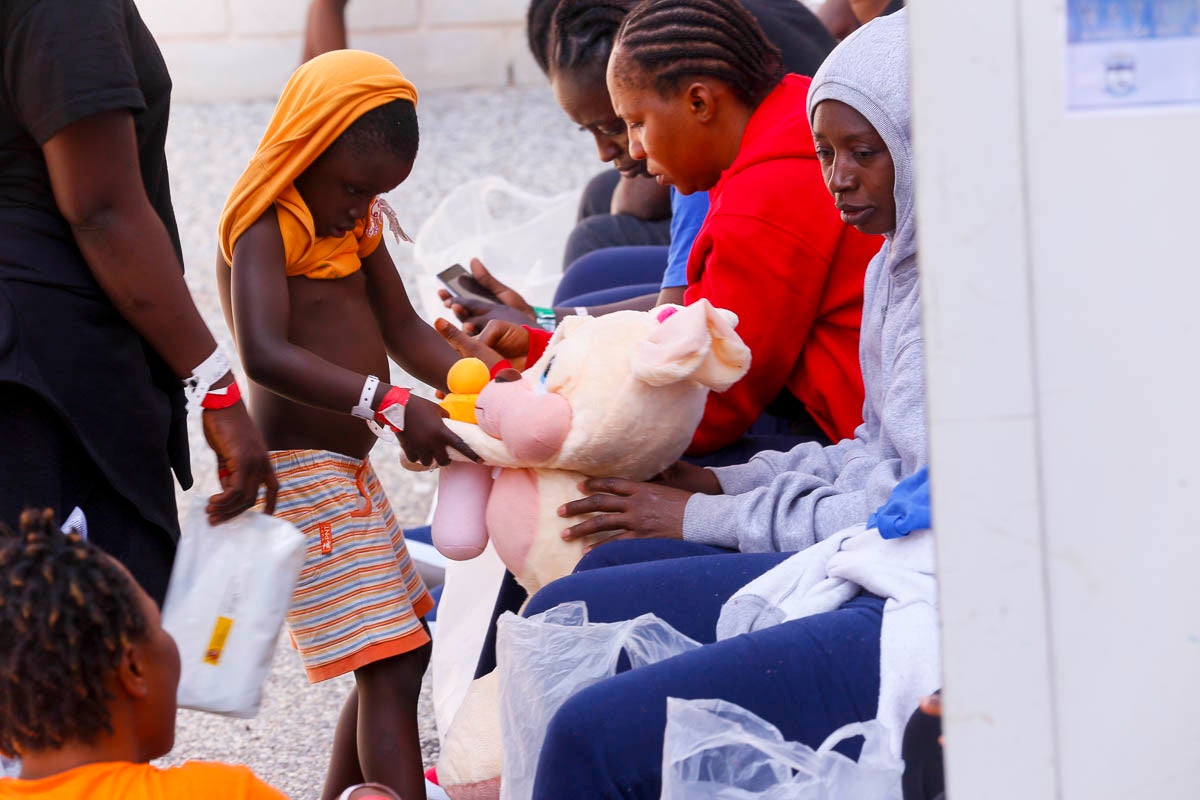 Las ONGS Cruz Roja, CEPAIM, CEAR y Mensajeros por la paz se van a hacer cargo de estas personas