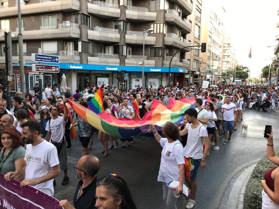 La marcha por el Orgullo LGTBIQ+ recorre las calles de la ciudad