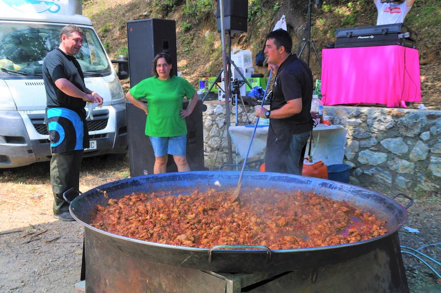 A esta fiesta acuden también muchísimas personas de Trevélez y de la zona de Almería