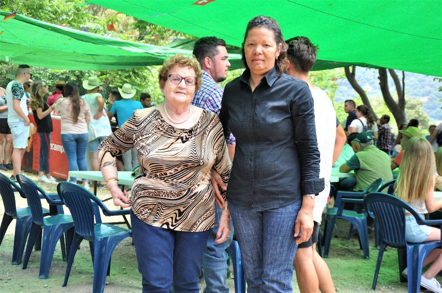 A esta fiesta acuden también muchísimas personas de Trevélez y de la zona de Almería