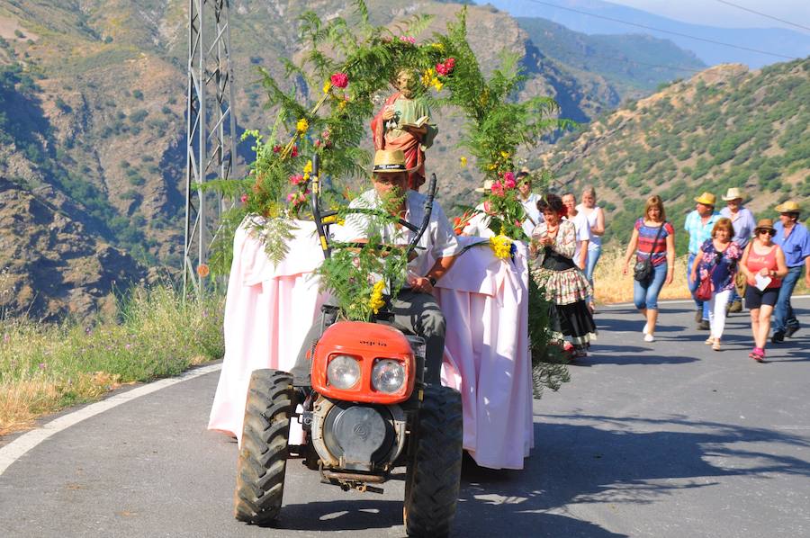 A esta fiesta acuden también muchísimas personas de Trevélez y de la zona de Almería