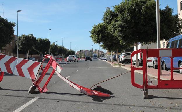 Las obras de la calle 'deprimida' de Torrecárdenas son «inminentes»