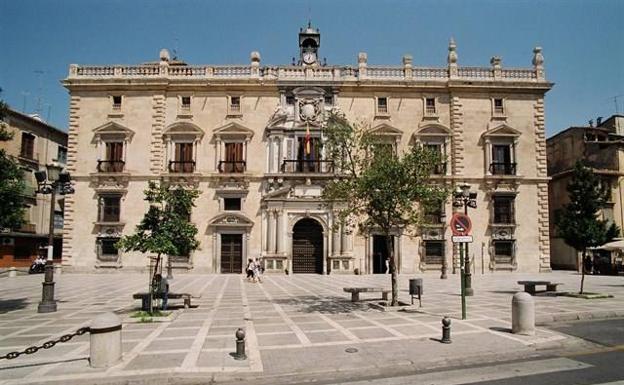 El TSJA confirma el despido improcedente de una interina de Almería cesada tras casi diez años ocupando una plaza