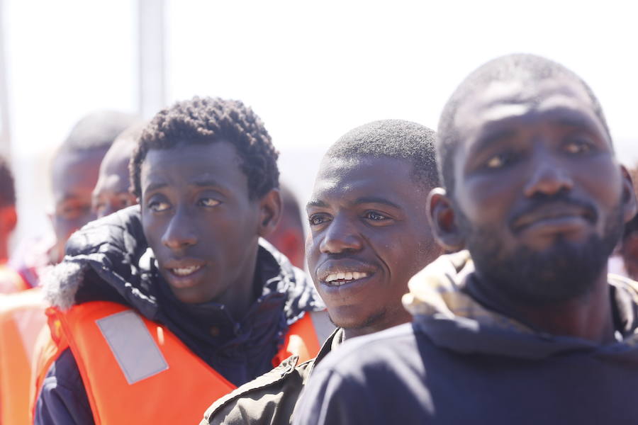 El dispositivo de búsqueda se inició a raíz de que, sobre las 8.10 horas, una ONG haya informado de la salida de esta embarcación desde la costa marroquí de Bouyafar