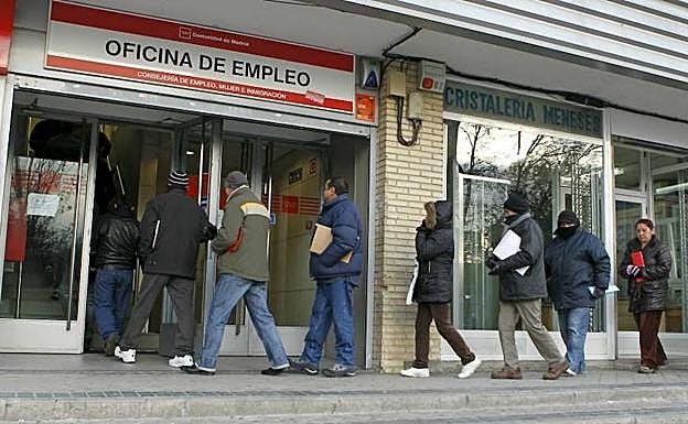 El Gobierno quiere recuperar la ayuda a los parados mayores de 52 años. ¿Cuánto dinero te correspondería?