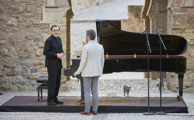 Homenaje a Debussy en 'La Puerta del Vino' de la Alhambra, con Pierre-Laurent Aimard, en reconocimiento a su obra, especialmente, al bello preludio para piano que compuso y lleva el mismo nombre, a partir de una postal coloreada que le envió Manuel de Falla.