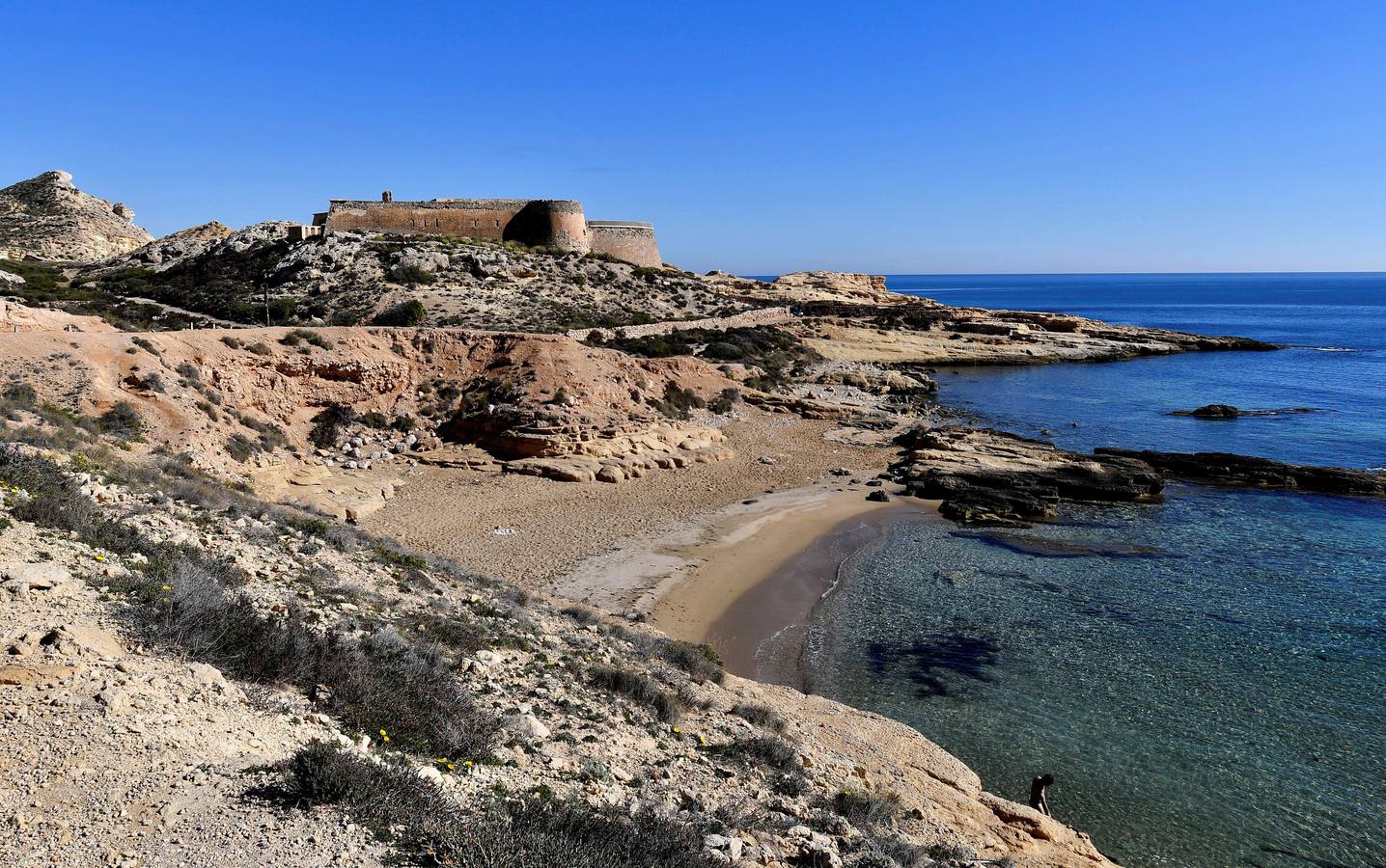 La fortaleza fue embargada para reparar daños en sus casas 