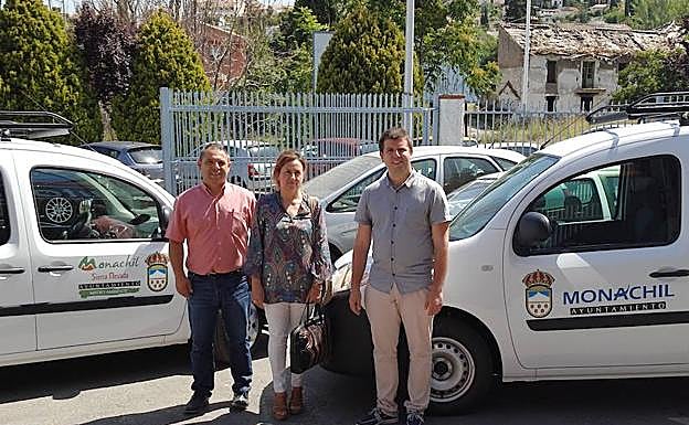 La adquisición consta de dos furgonetas y dos camionetas o 'pick-up'.