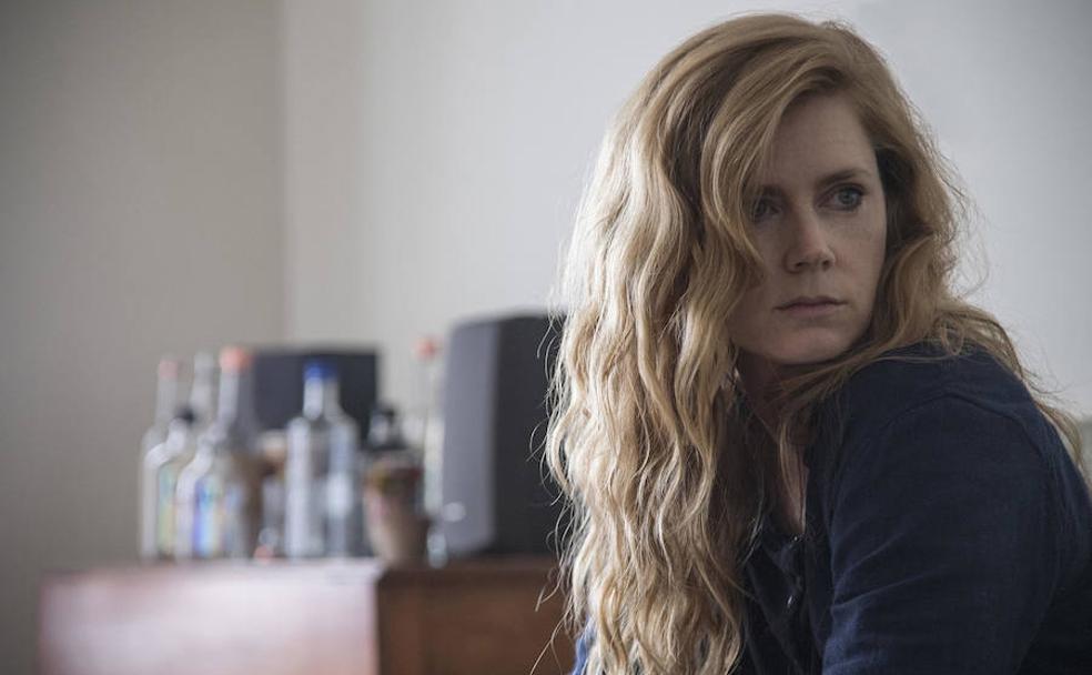 Amy Adams es la protagonista de 'Heridas abiertas' (2018).