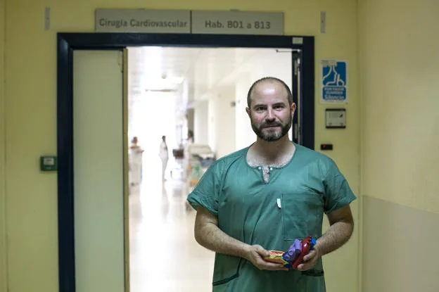 José Manuel Garrido posa para IDEAL en la unidad de Cirugía Cardiovascular.